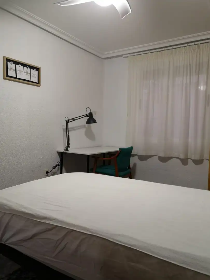 Schlafzimmer von Wohnung zur Miete in Murcia mit Heizung, Abstellraum und Möbliert