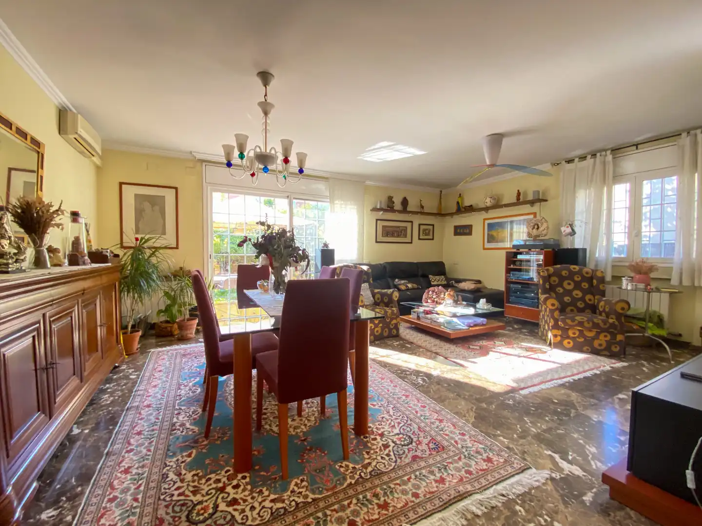 Comedor de Casa adosada en venta en Cerdanyola del Vallès con Aire acondicionado, Calefacción y Jardín privado