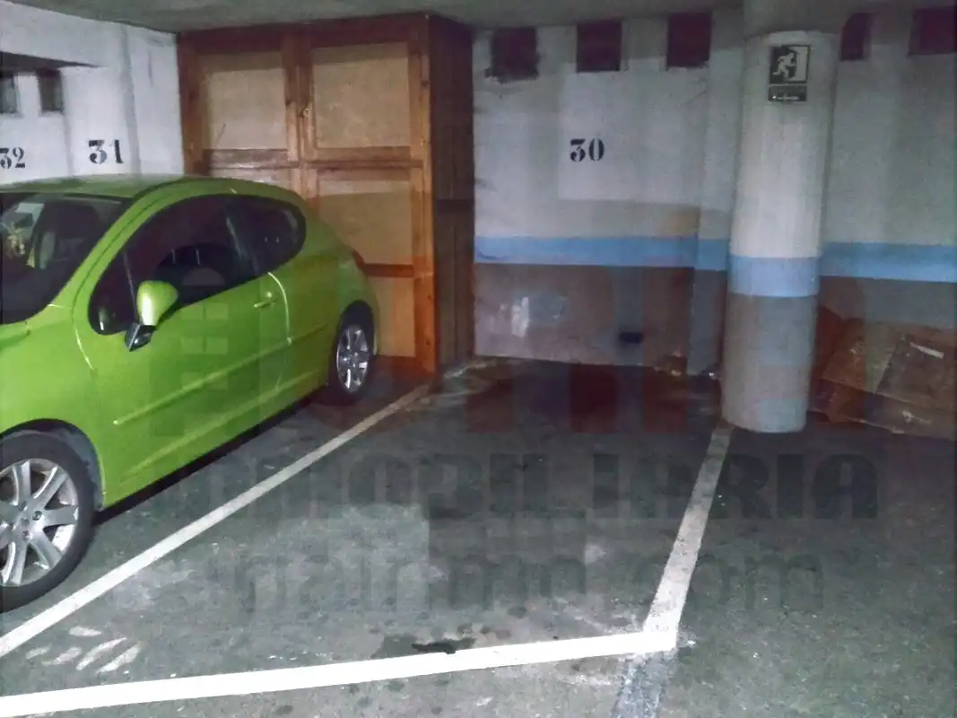 Einzelparkplatz mit Aufzug zum Verkauf in Calle Facetos 8, imagen 2