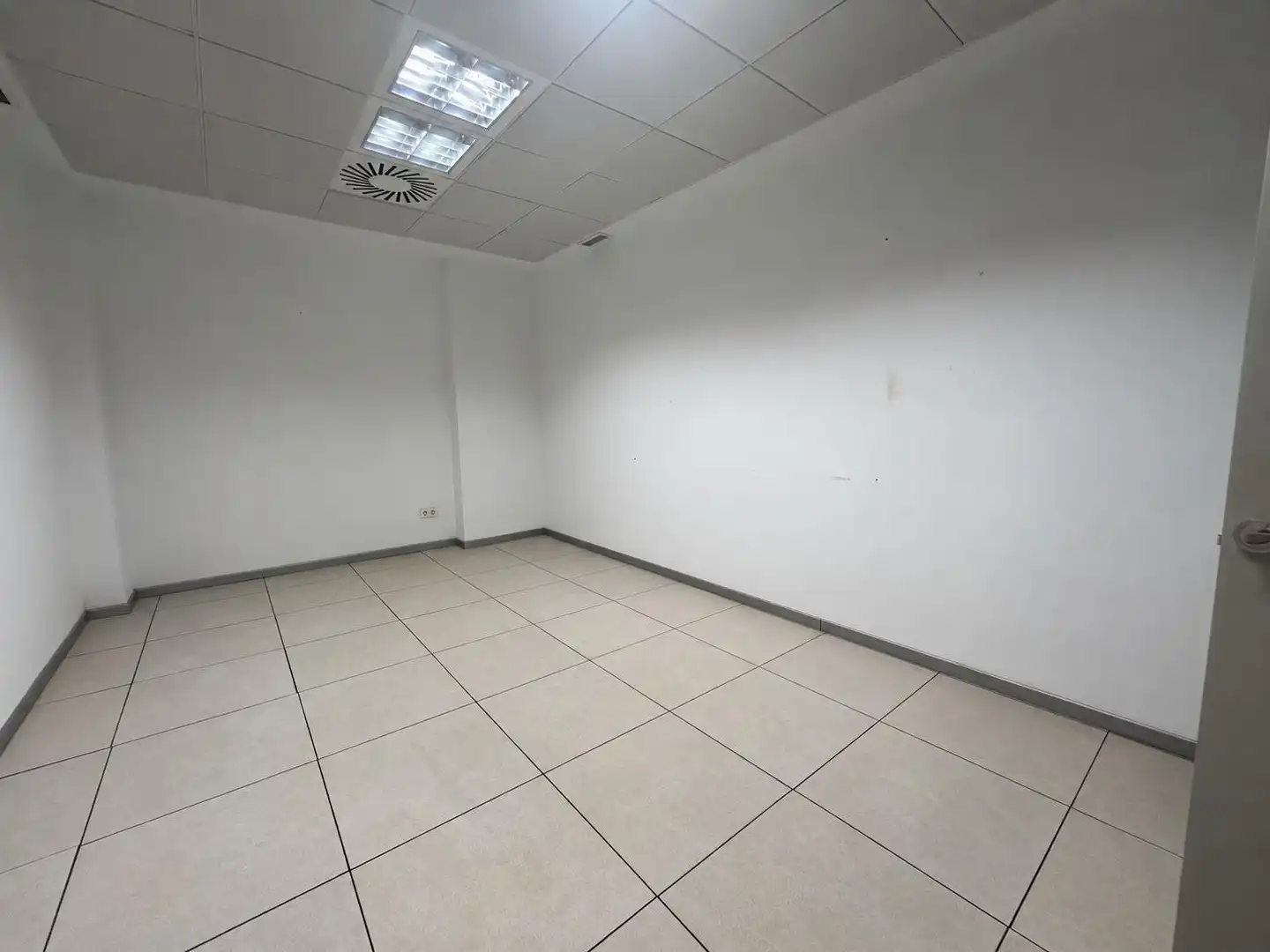 Local comercial en venda a Avenida BENITO PEREZ GALDOS 10, imagen 22