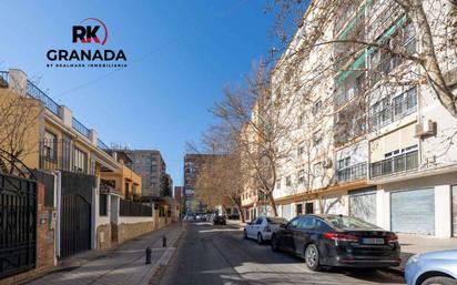 Exterior view of Flat for sale in  Granada Capital