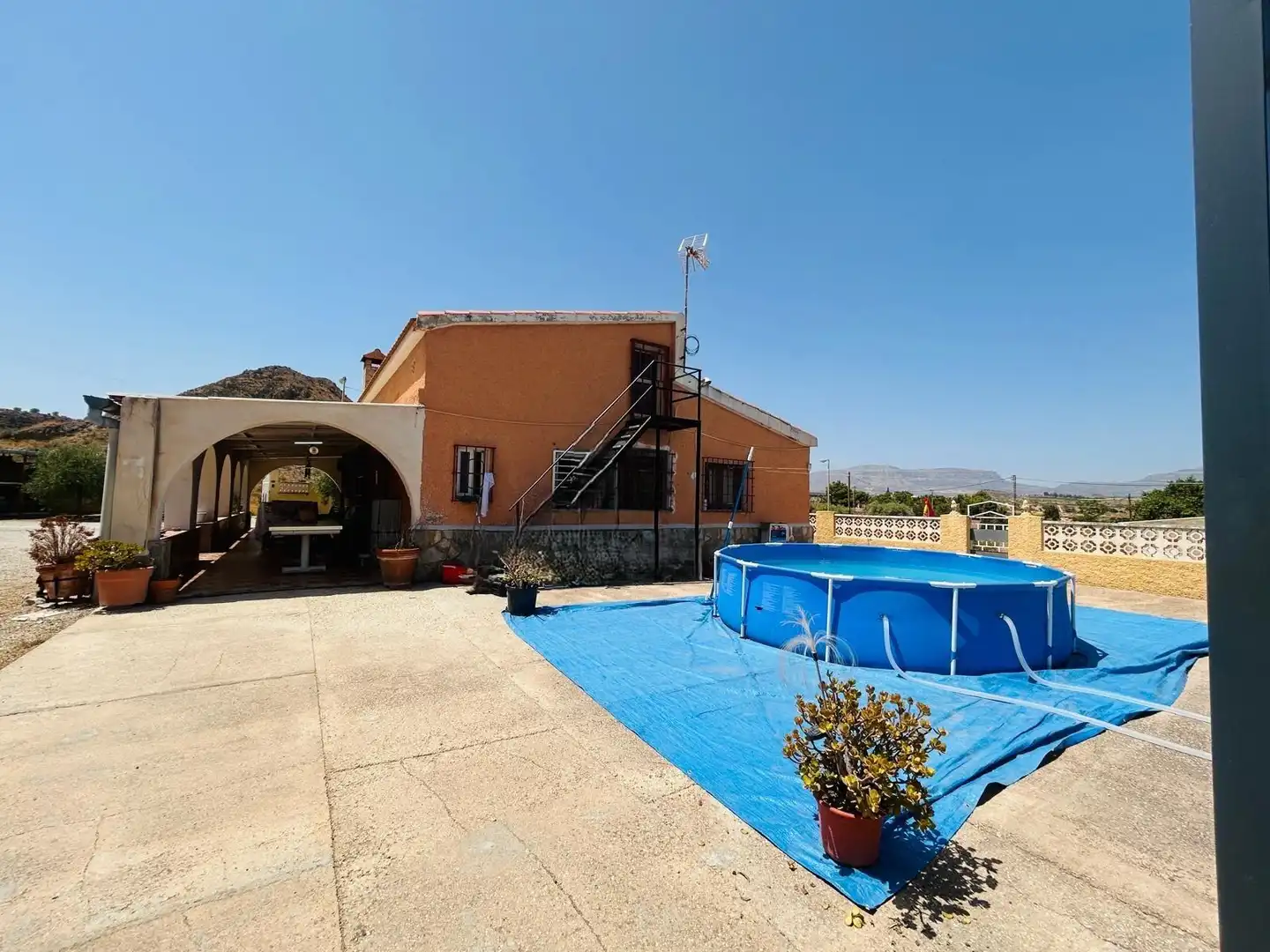 Vista exterior de Casa o xalet en venda en Alicante / Alacant amb Aire condicionat, Calefacció i Jardí privat