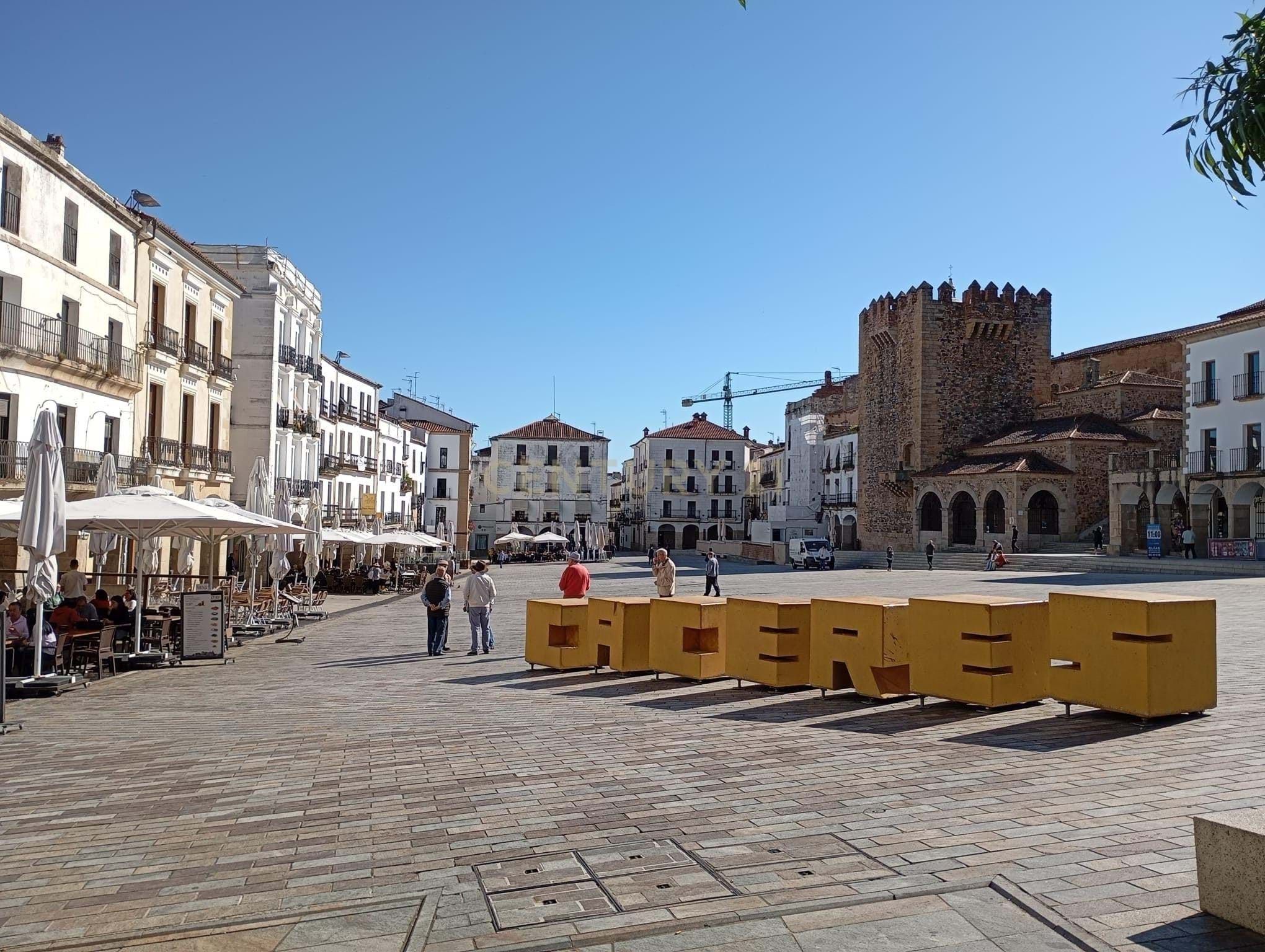 Vista exterior de Pis en venda en Cáceres Capital amb Aire condicionat i Terrassa