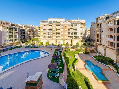 Vista exterior de Apartament en venda en Torrevieja amb Aire condicionat