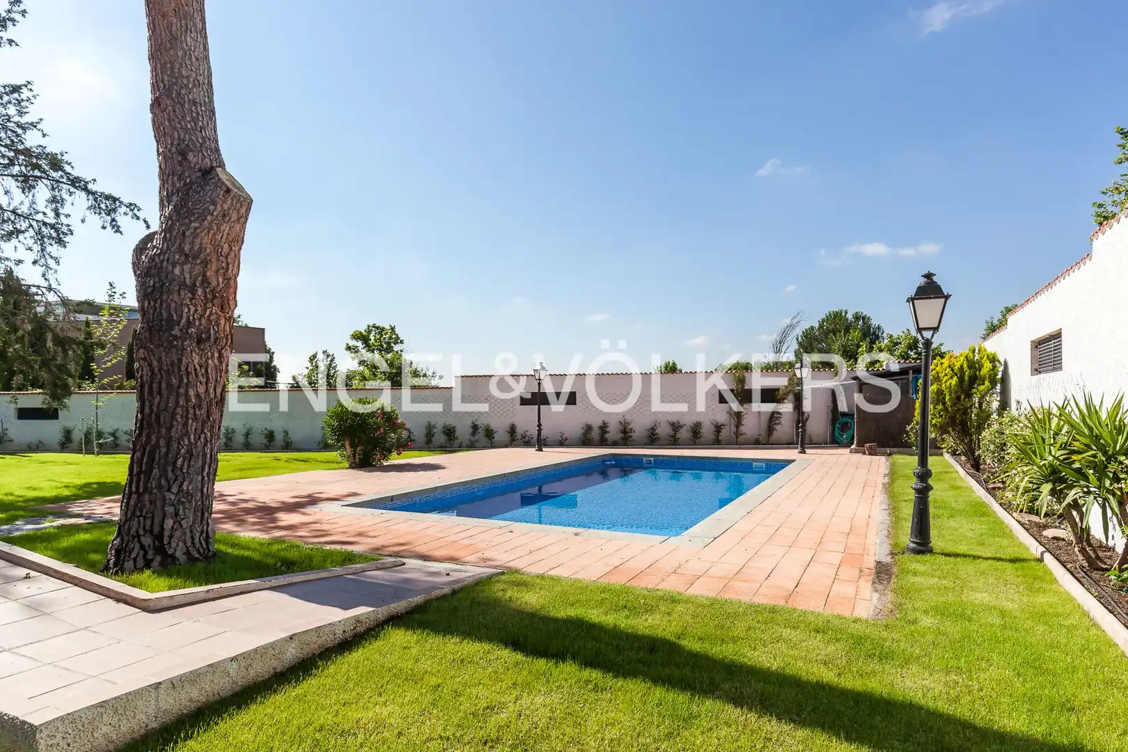 Swimming pool of Houses for rent in Madrid  with Air Conditioner, Heating and Private garden