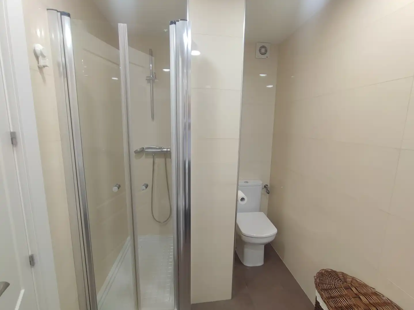 Baño de Piso en venta en Madrid con Aire acondicionado, Calefacción y Jardín privado