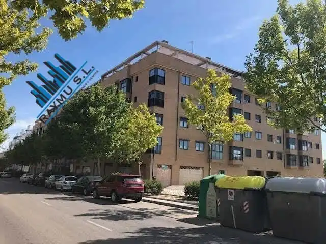 Außenansicht von Garage zum Verkauf in Leganés