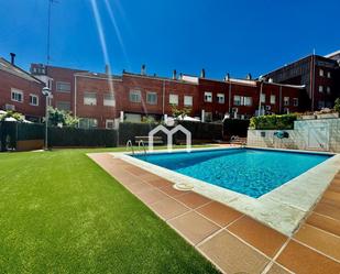 Swimming pool of Single-family semi-detached for sale in Badalona  with Air Conditioner, Terrace and Swimming Pool