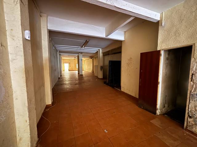 Local comercial en Venta en Carrer del Degà Bahí, 68 en El Camp de l'Arpa del Clot