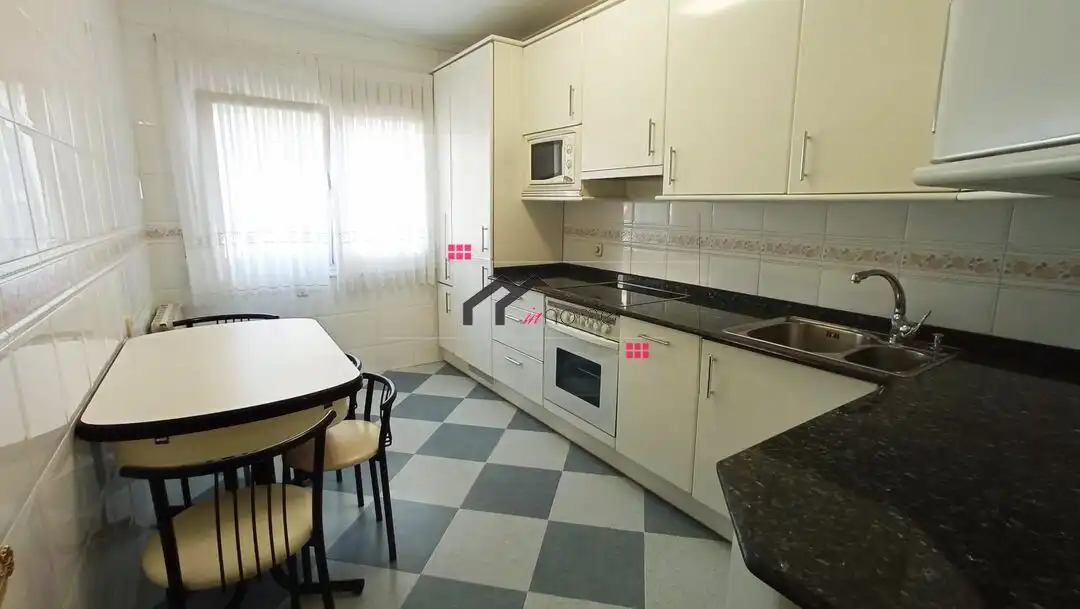Cocina de Piso en venta en Barakaldo  con Calefacción, Trastero y Amueblado