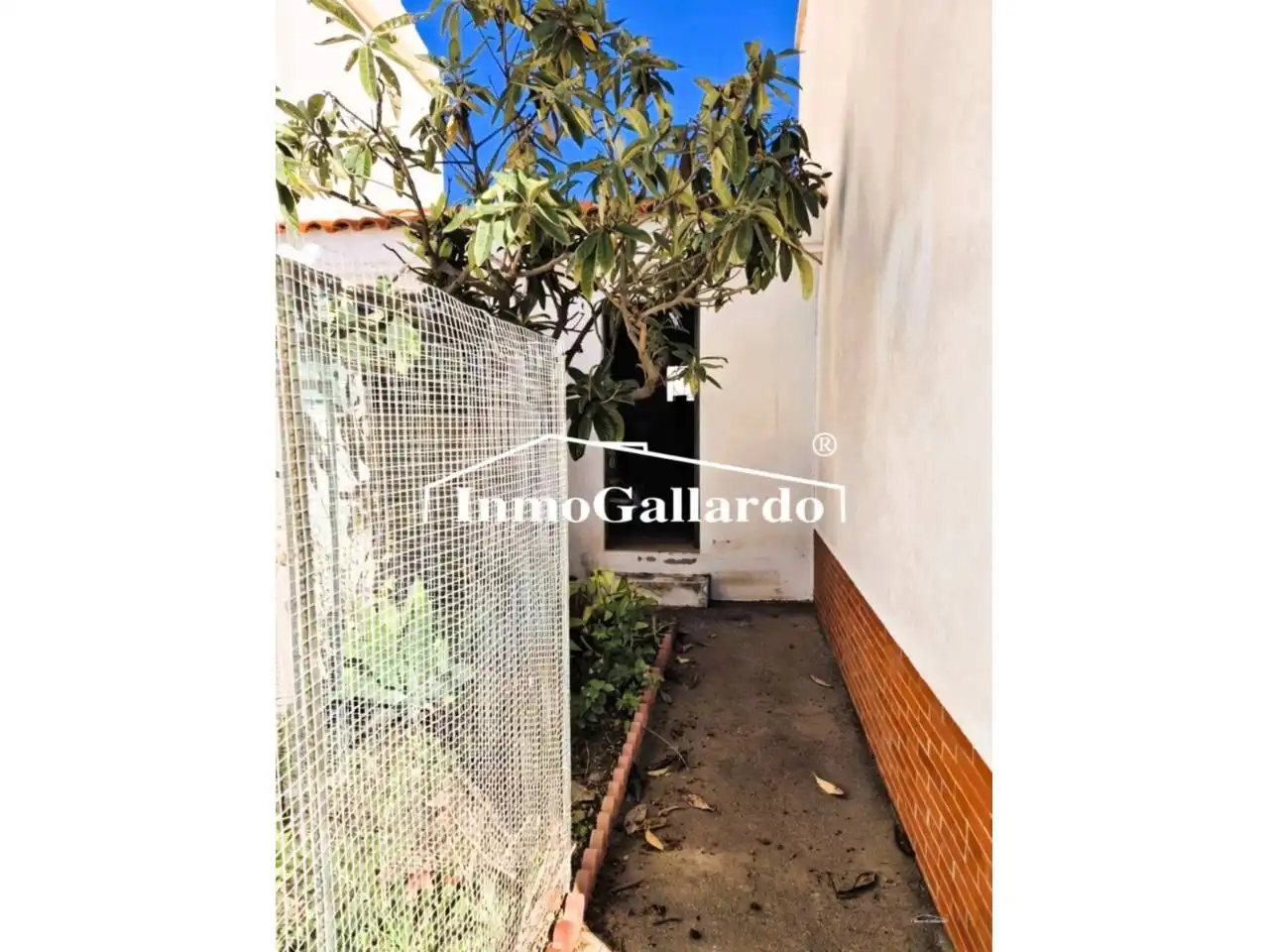 Vista exterior de Casa adosada en venda en Vélez-Málaga amb Jardí privat i Piscina comunitària