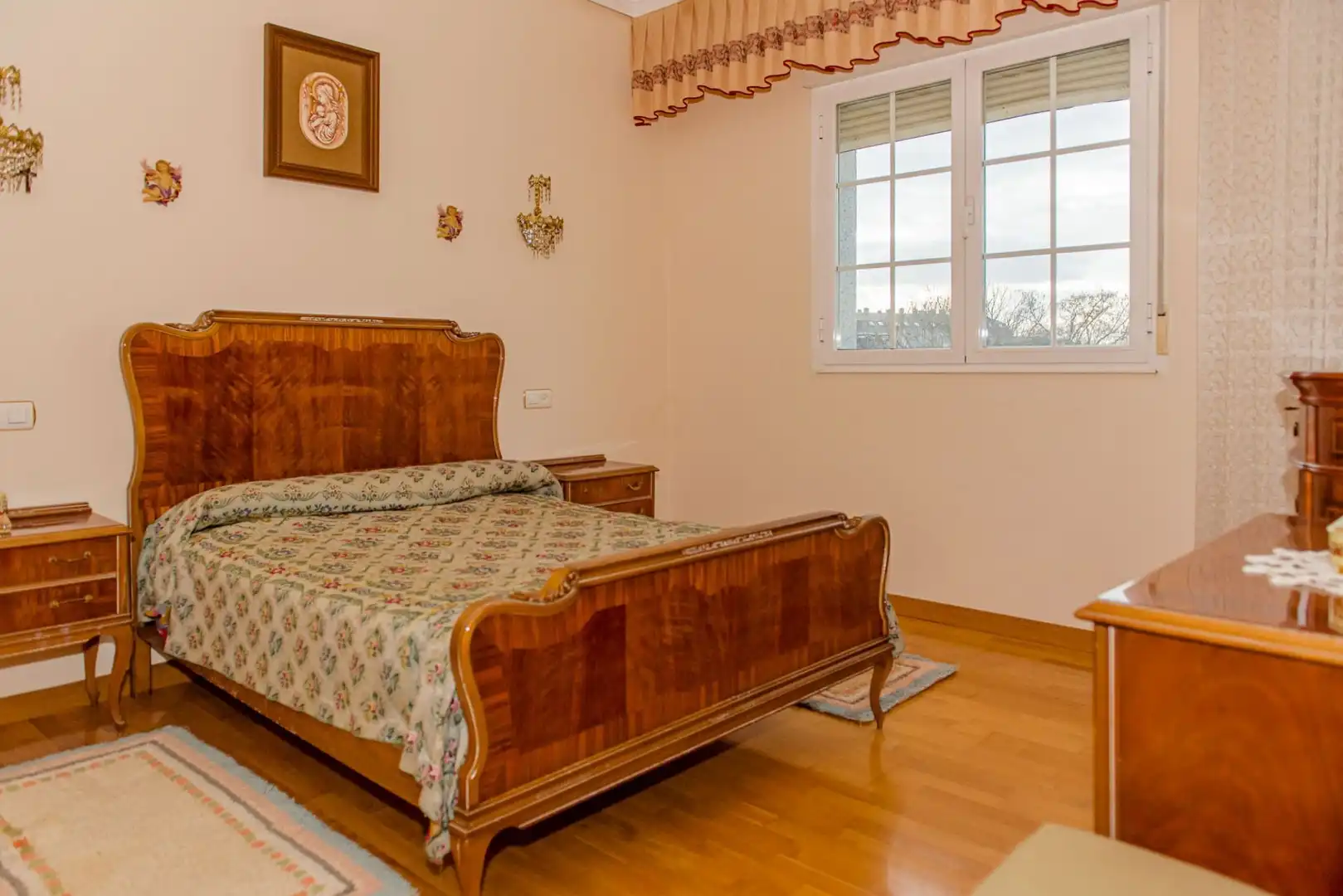 Habitación de Casa o chalet en venta en Ponferrada con Calefacción, Jardín privado y Terraza