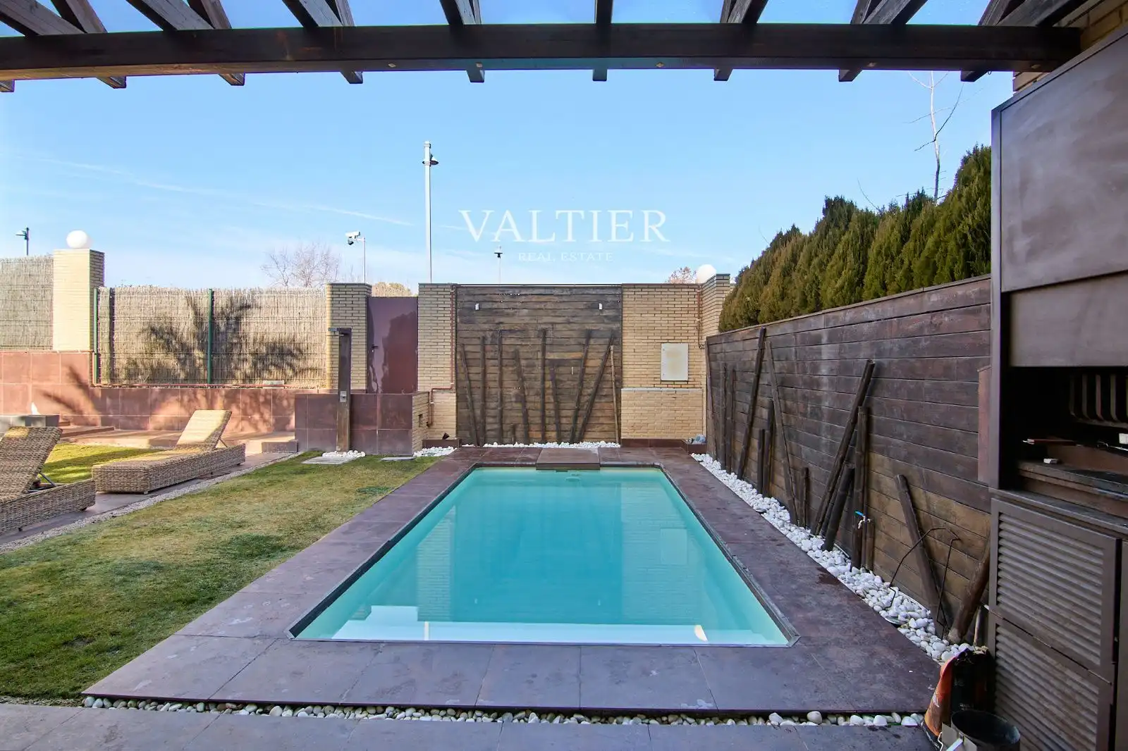 Piscina de Casa adosada en venda en Pozuelo de Alarcón amb Aire condicionat, Traster i Piscina
