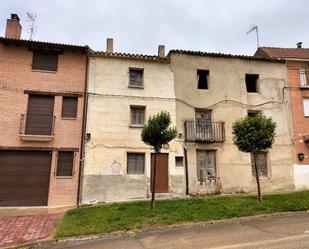 Exterior view of House or chalet for sale in Baltanás