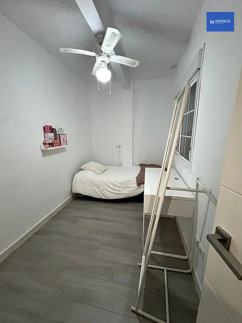 Bedroom of Flat for sale in Sevilla  with Air Conditioner