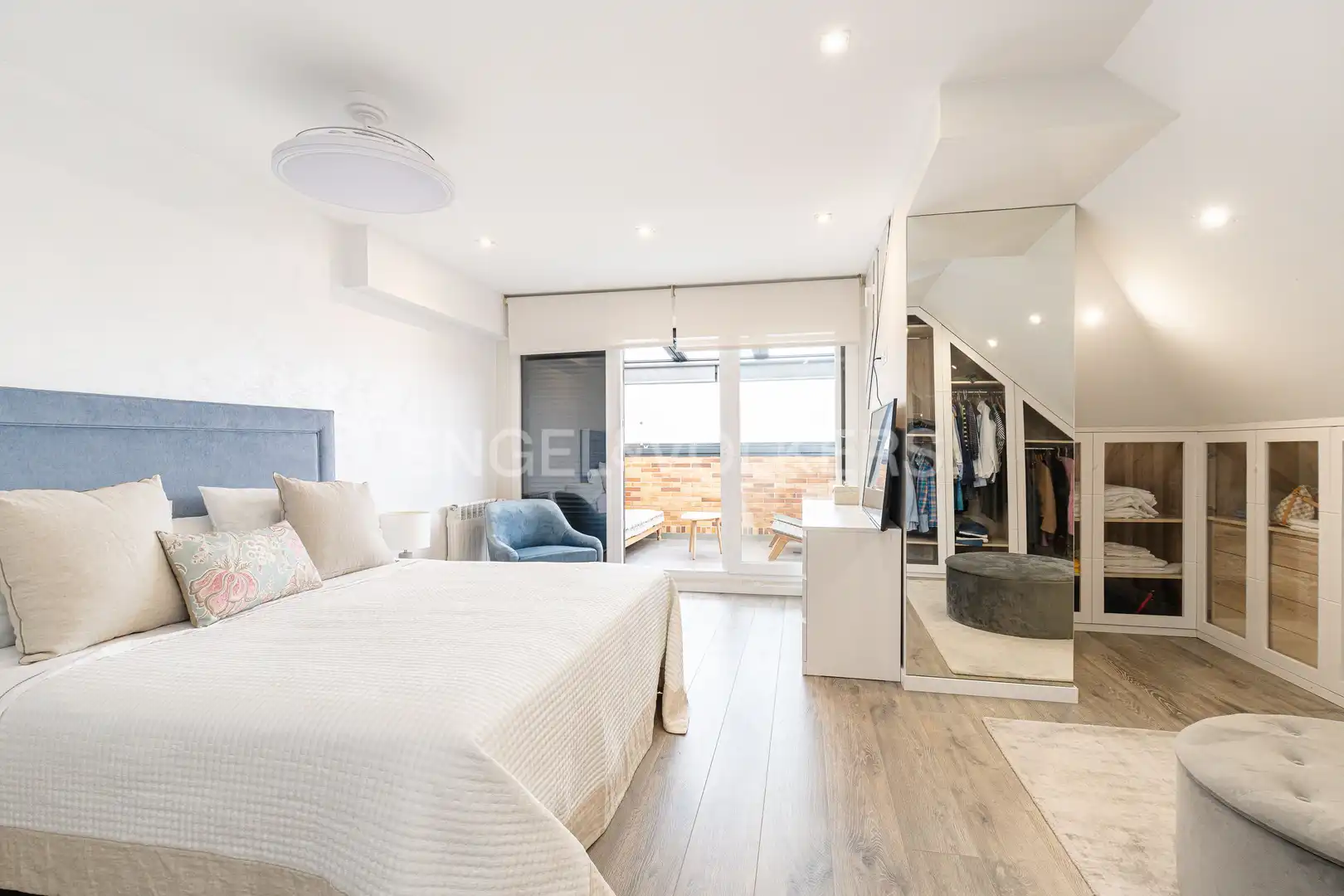 Bedroom of Attic for sale in Majadahonda  with Air Conditioner, Heating and Terrace