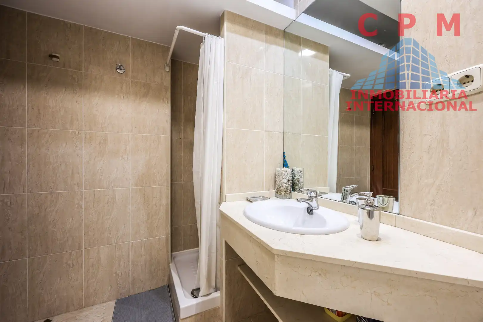 Baño de Piso de alquiler en Madrid con Aire acondicionado, Calefacción y Parquet