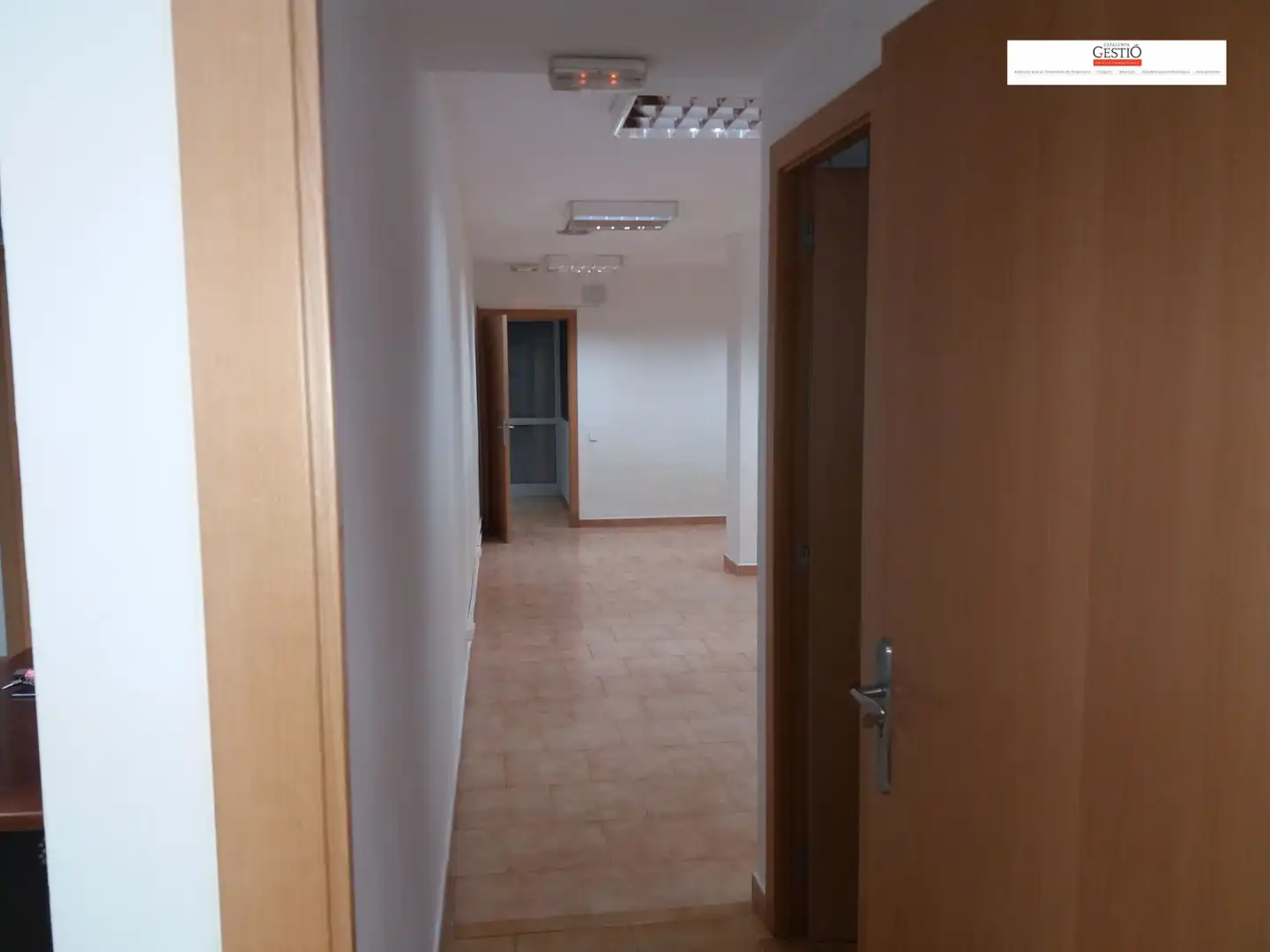 Büro zur Miete in Vallirana mit Klimaanlage