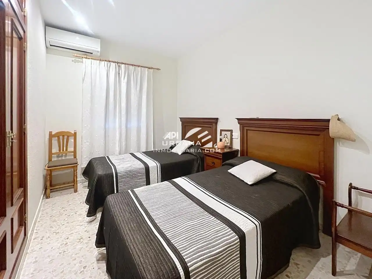 Dormitori de Casa o xalet en venda en Lucena amb Aire condicionat i Piscina