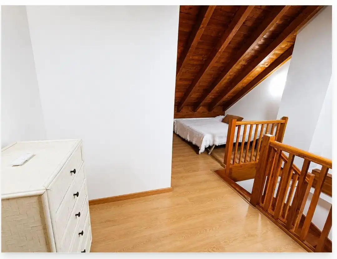 Habitación de Casa adosada en venta en Santillana del Mar con Calefacción, Jardín privado y Trastero