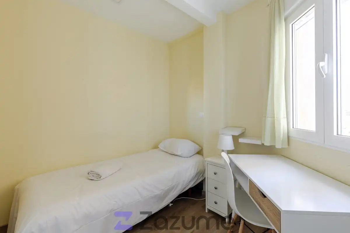 Bedroom of Flat for rent in Madrid  with Air Conditioner, Heating and Furnished