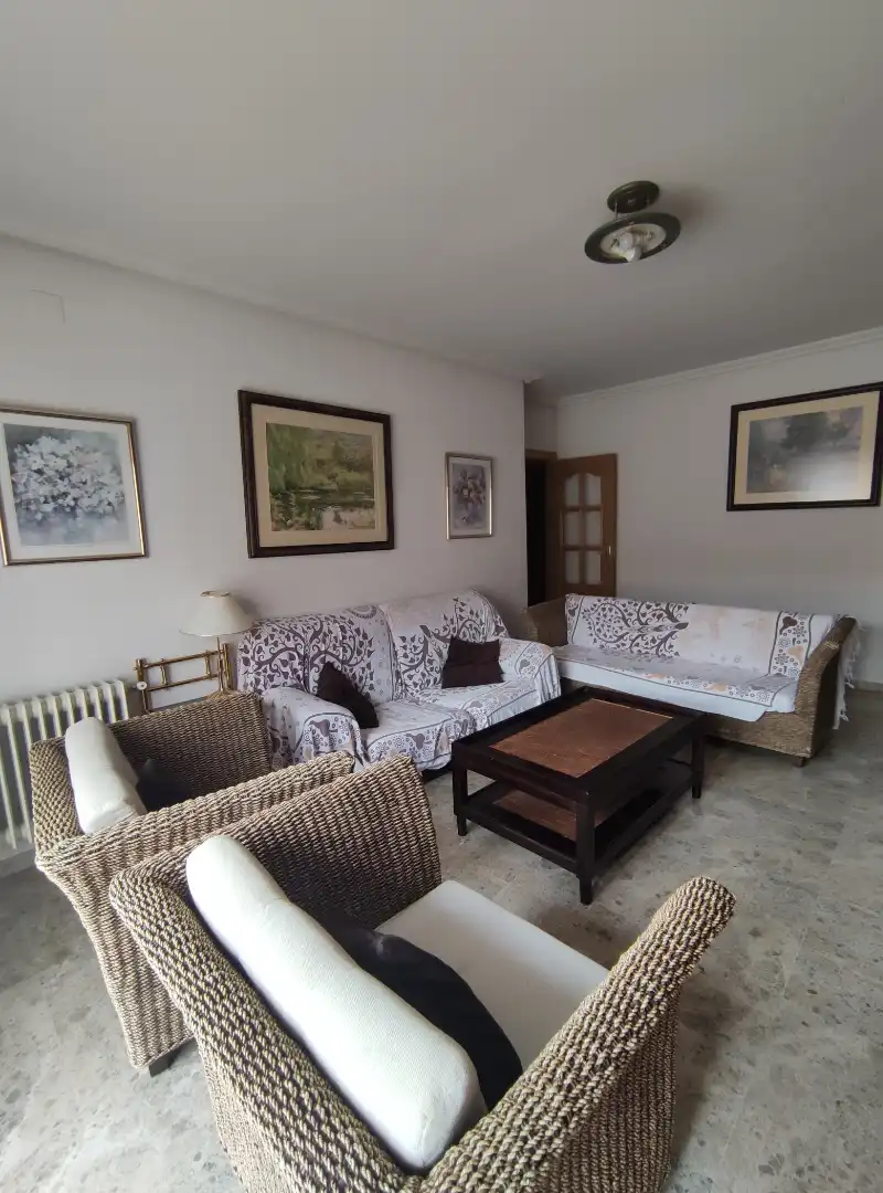 Wohnzimmer von Wohnung zur Miete in Ciudad Real mit Möbliert
