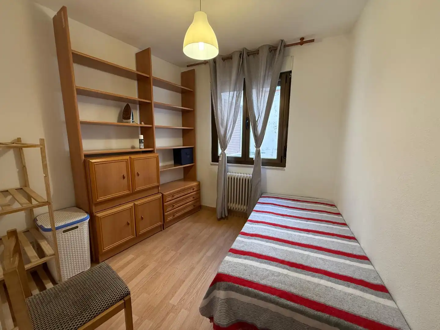 Bedroom of Flat for rent in Salamanca  with Heating, Parquet flooring and Furnished