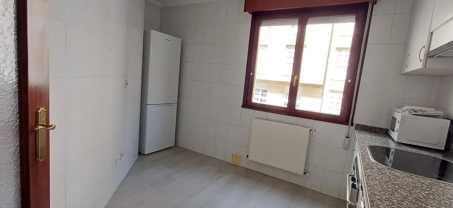 Schlafzimmer von Wohnung zur Miete in Gijón  mit Heizung, Abstellraum und Schwimmbad