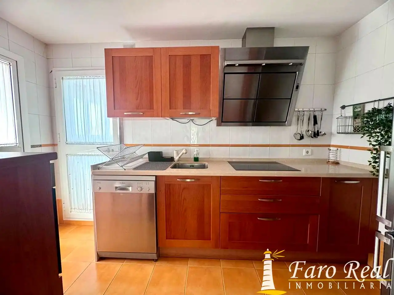 Cuina de Àtic de lloguer en Sanlúcar de Barrameda amb Aire condicionat, Terrassa i Moblat