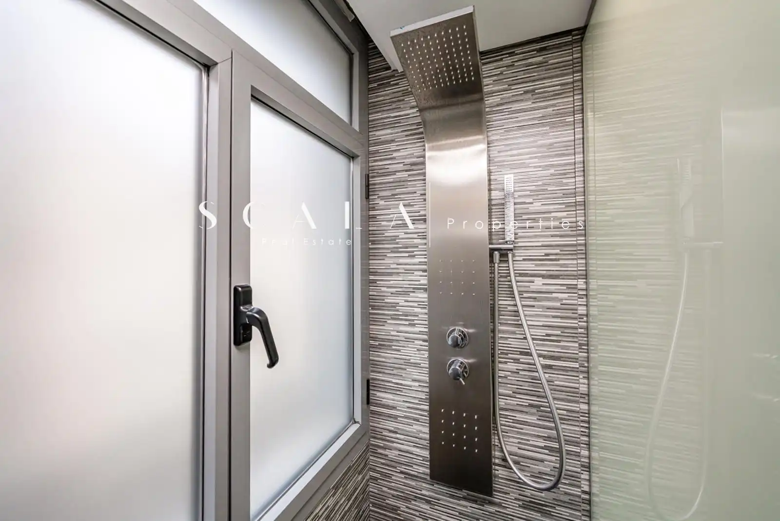 Badezimmer von Maisonette zur Miete in Madrid mit Klimaanlage, Heizung und Terrasse