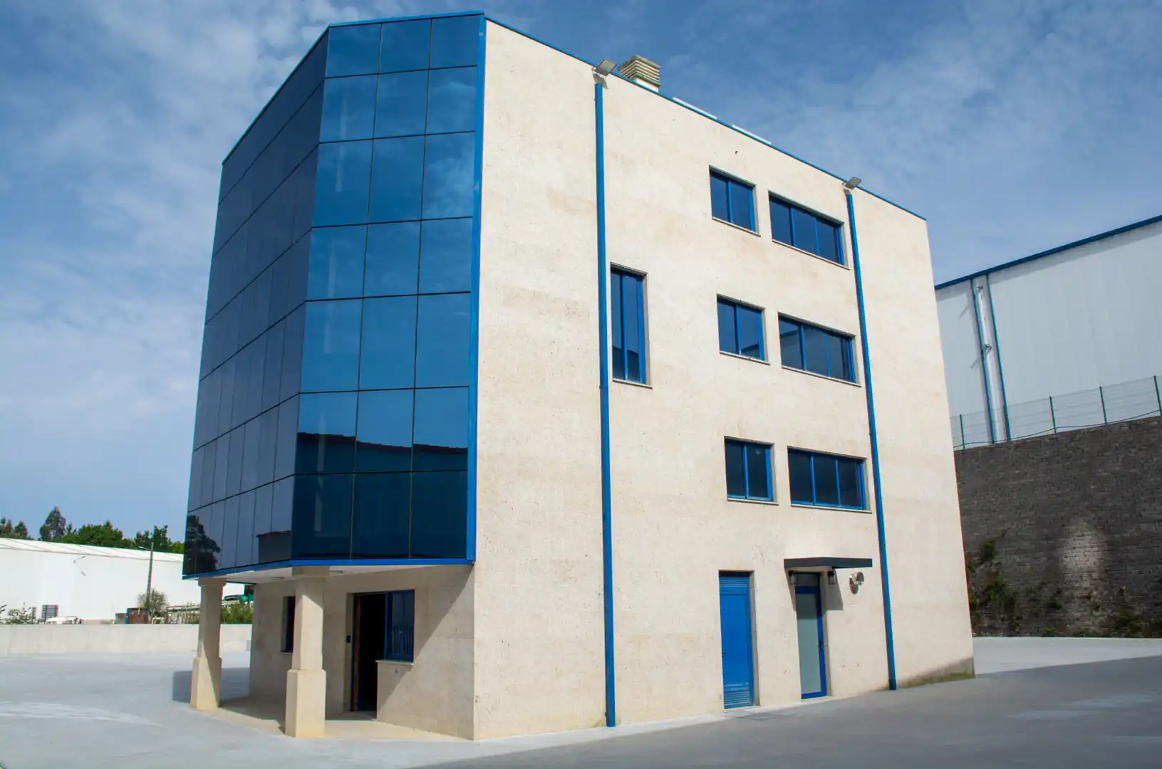 Vista exterior de Oficina de lloguer en Pontedeume