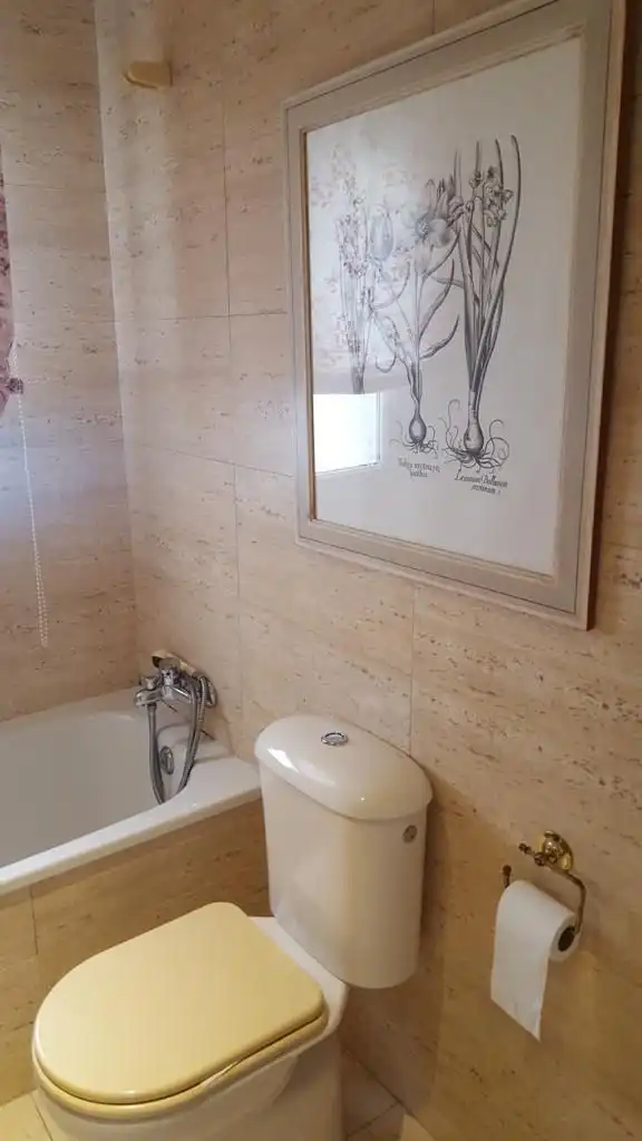 Baño de Ático de alquiler en Badajoz con Aire acondicionado, Calefacción y Jardín privado