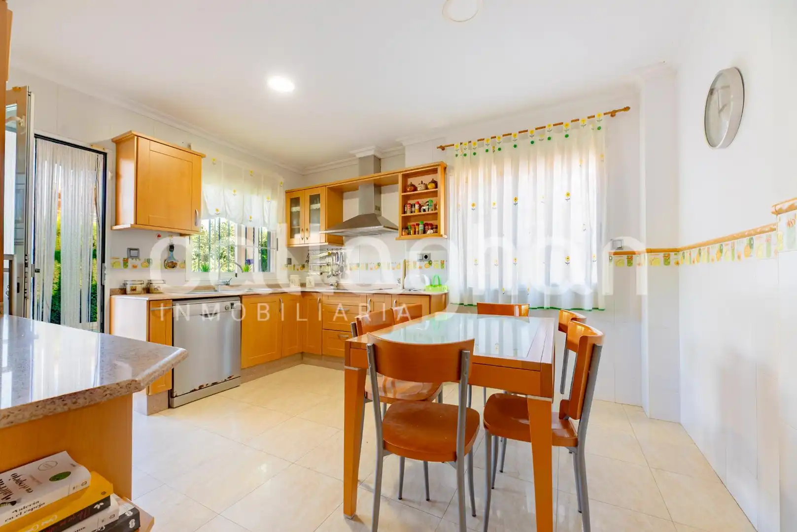 Cuina de Casa o xalet en venda en Sagunto / Sagunt amb Calefacció, Jardí privat i Terrassa