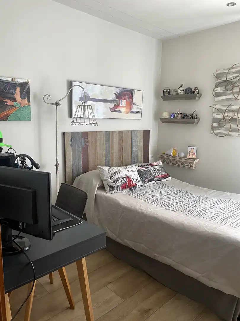 Habitación de Piso en venta en  Pamplona / Iruña con Parquet, Amueblado y Balcón