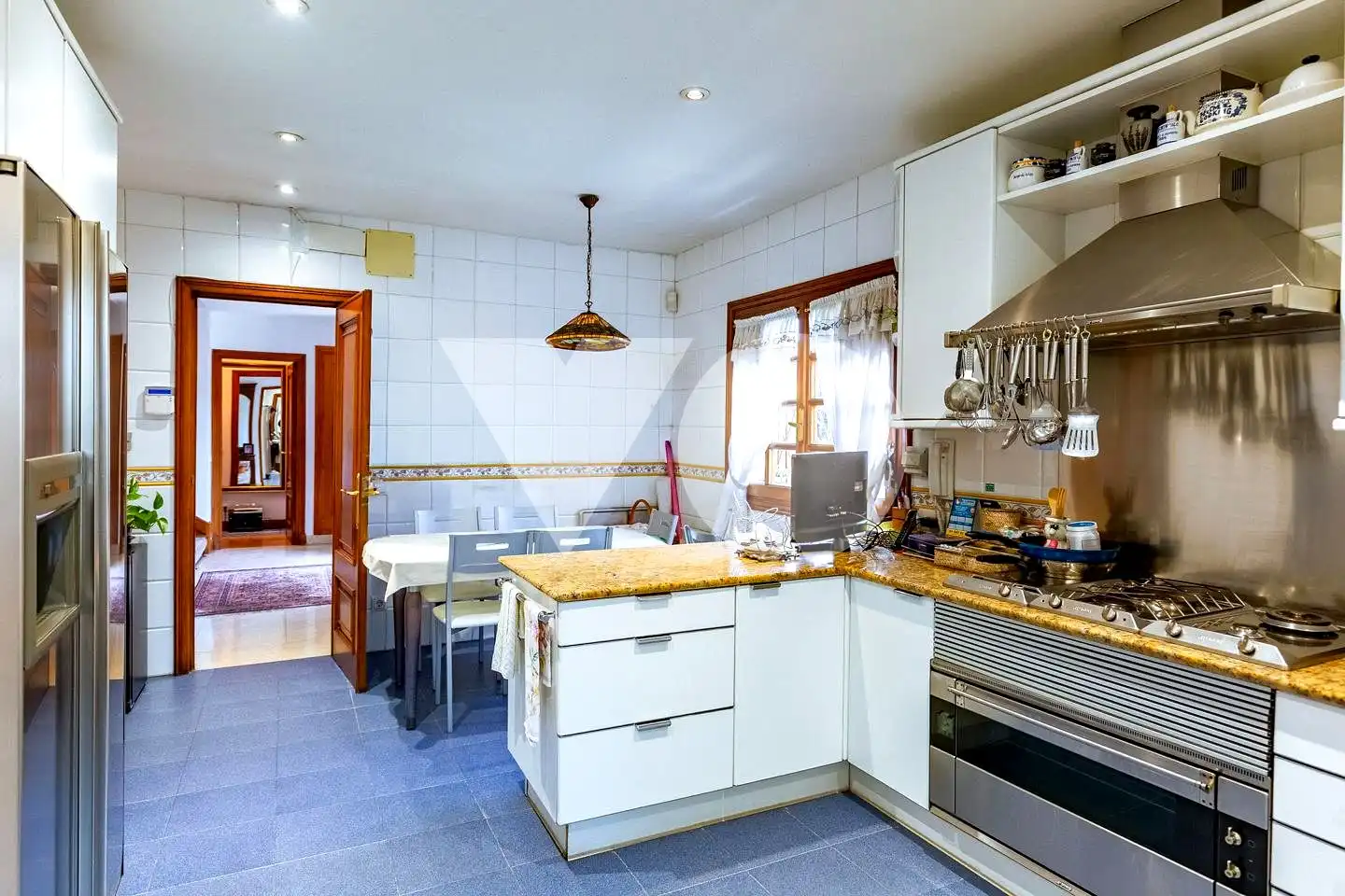 Cocina de Casa o chalet en venta en Madrid con Aire acondicionado, Calefacción y Jardín privado
