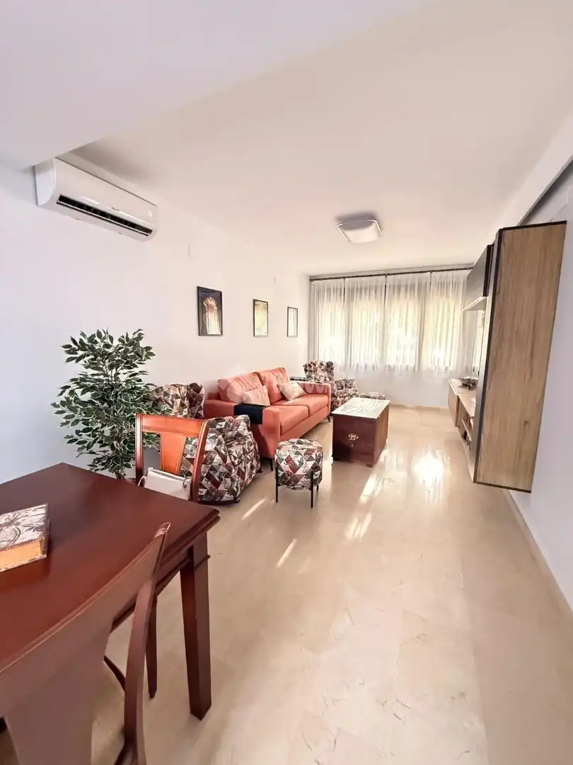 Wohnzimmer von Einfamilien-Reihenhaus zum Verkauf in Alcalá de Guadaira mit Klimaanlage und Terrasse