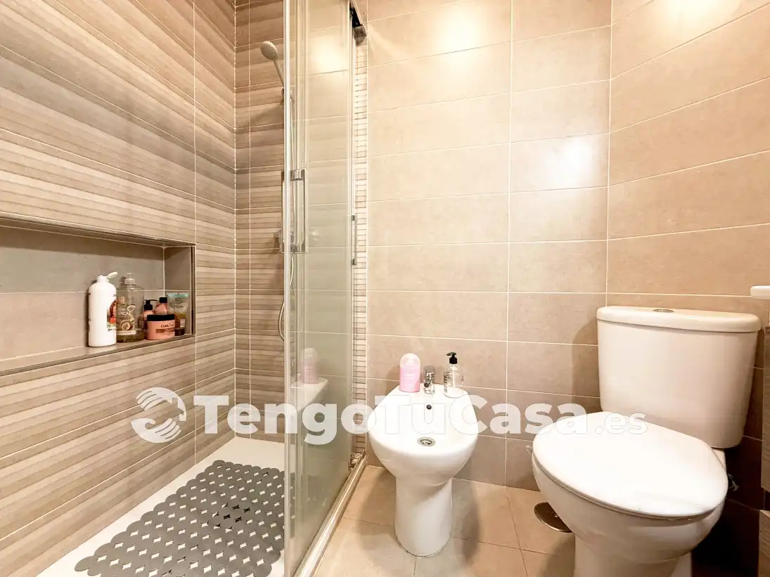 Bathroom of Flat for rent in Madrid  with Heating, Furnished and Oven