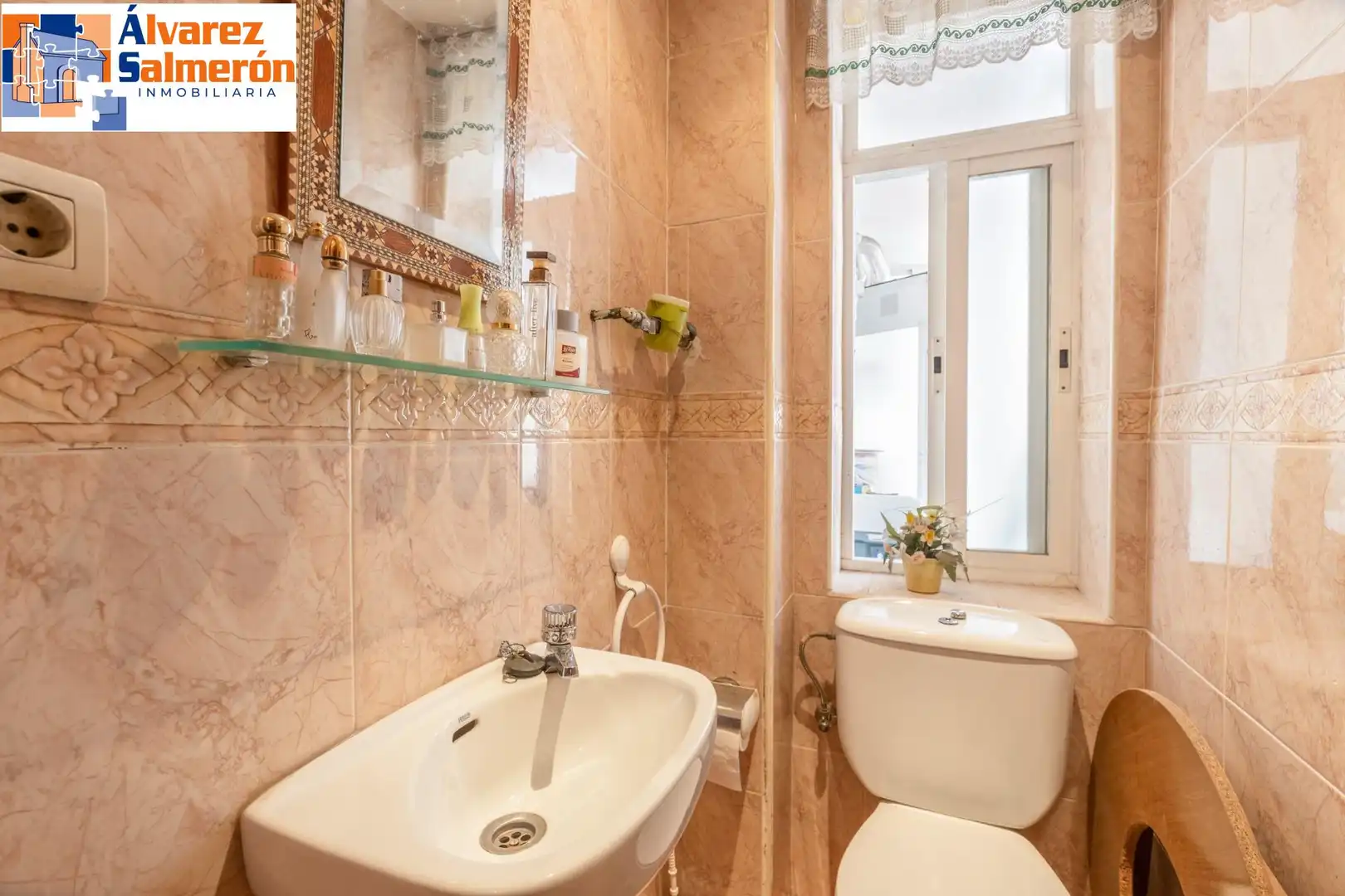 Badezimmer von Wohnung zum Verkauf in Granada mit Klimaanlage und Heizung