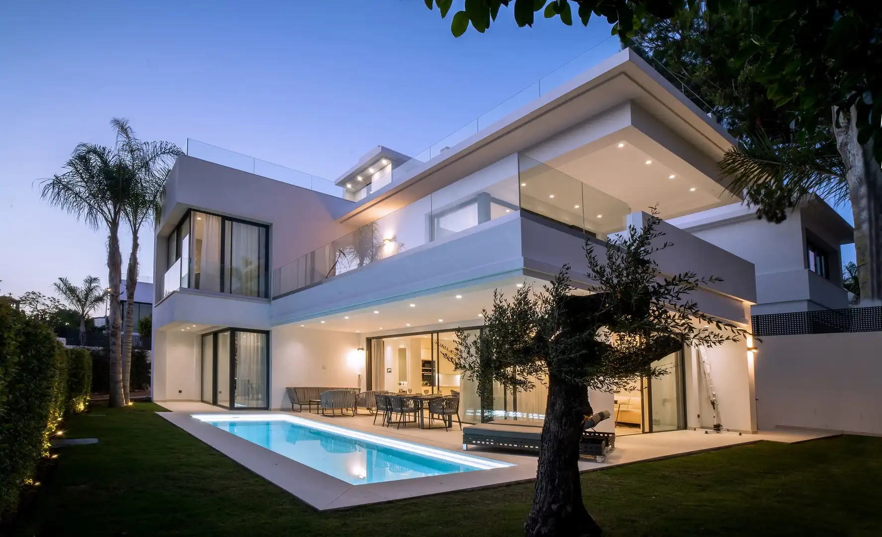 Vista exterior de Casa o chalet en venta en Marbella con Aire acondicionado, Calefacción y Jardín privado