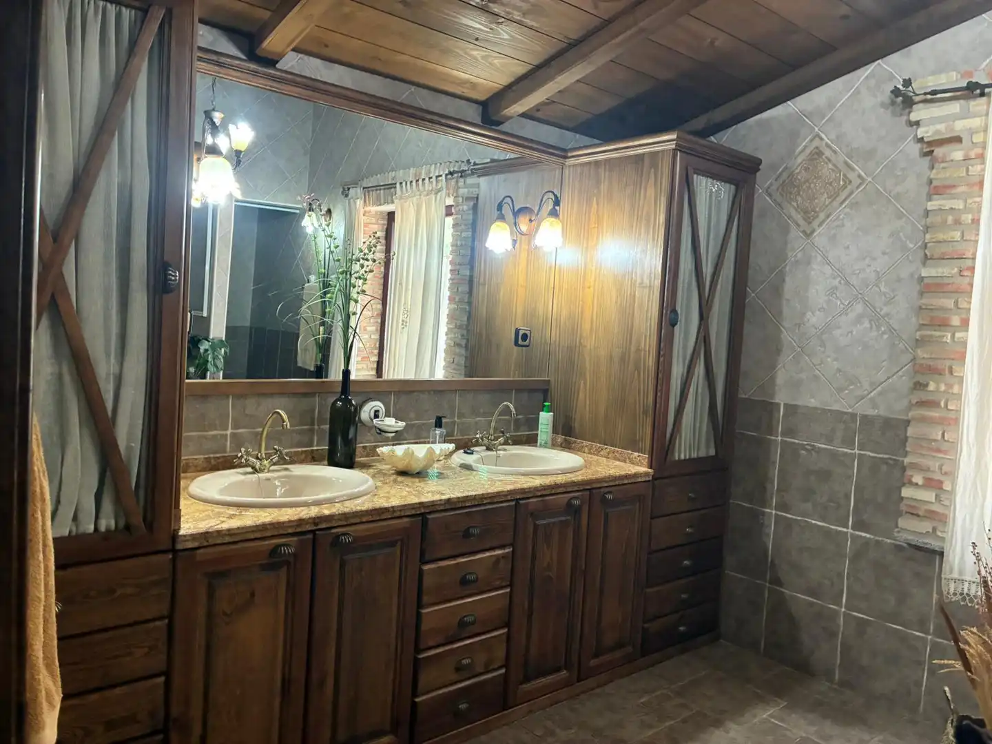 Baño de Finca rústica en venta en Cabezuela del Valle con Calefacción, Jardín privado y Terraza
