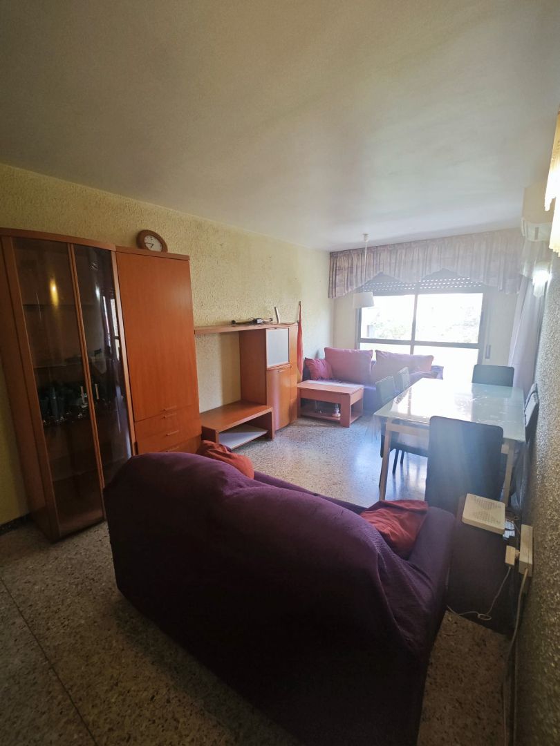 Sala de estar de Piso en venta en Sant Boi de Llobregat con Aire acondicionado, Amueblado y Balcón