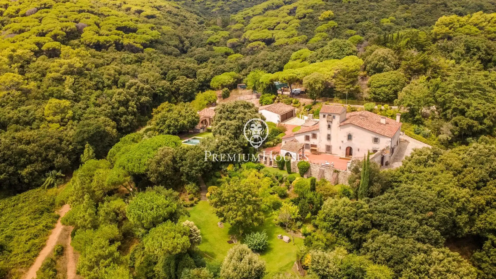 Vista exterior de Finca rústica en venda en Sant Andreu de Llavaneres amb Aire condicionat, Calefacció i Piscina