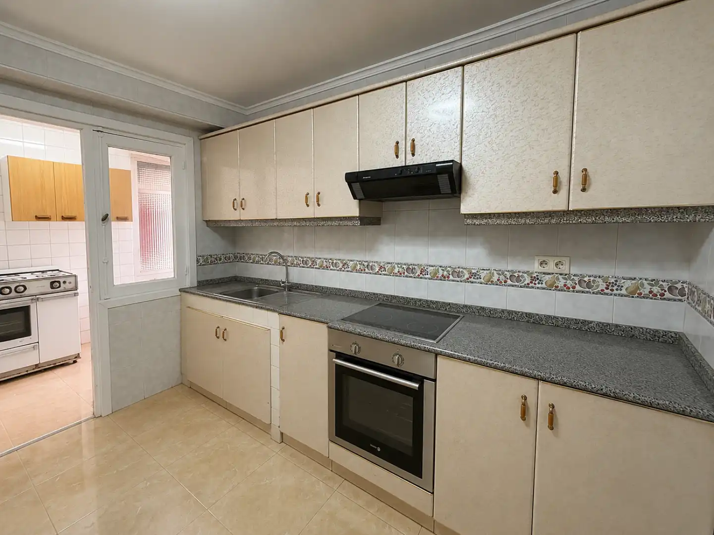 Cuina de Pis en venda en Corvera de Asturias amb Calefacció, Parquet i Terrassa