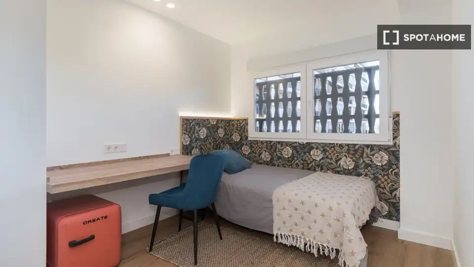 Schlafzimmer von Wohnung zur Miete in Madrid mit Klimaanlage, Heizung und Möbliert