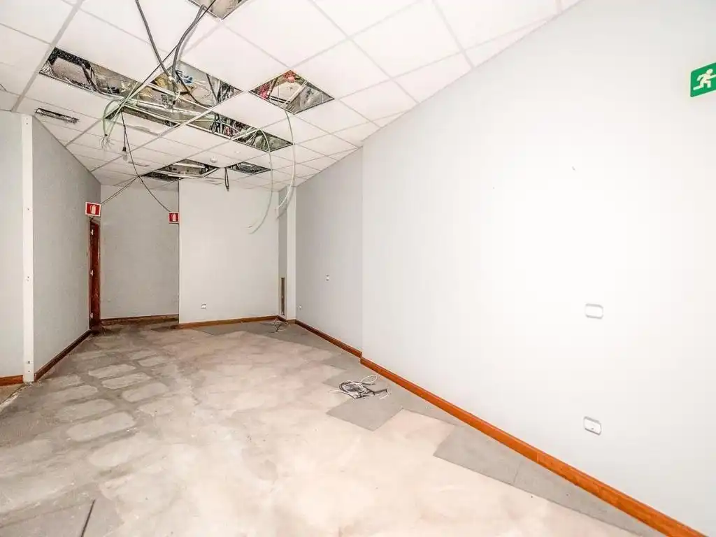 Business premises for sale in Calle de las Huelgas, imagen 2