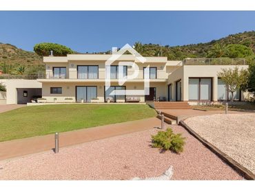 House with pool for sale in Xaloc