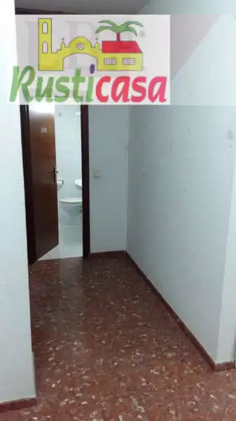 Dormitori de Local en venda en Bailén