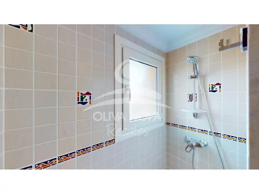 Baño de Casa o chalet en venta en Oliva con Terraza y Piscina