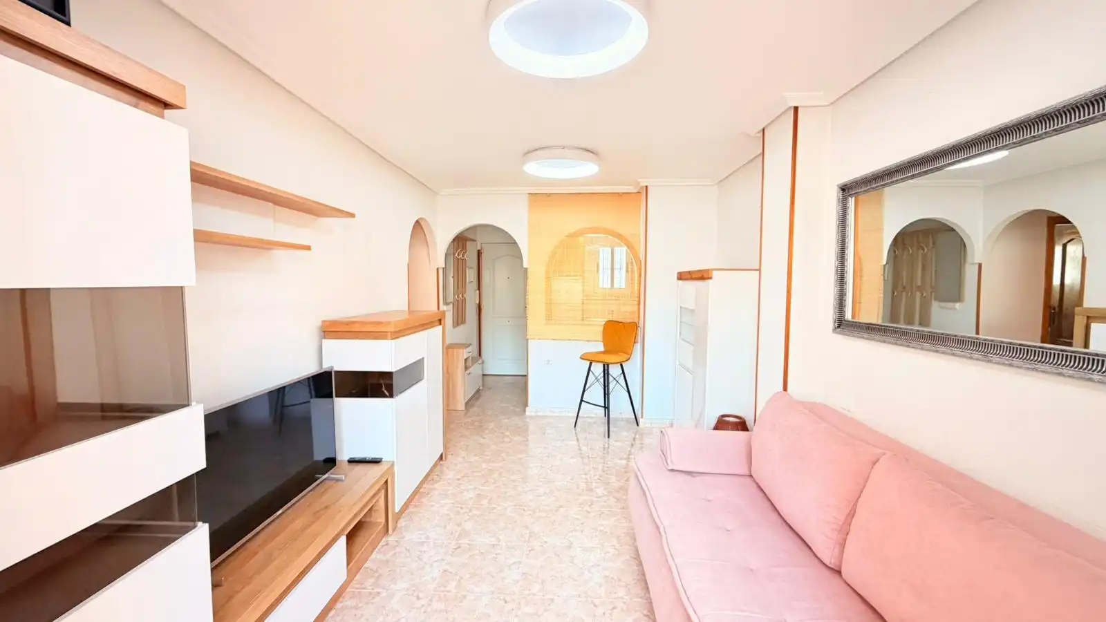 Sala d'estar de Pis en venda en Torrevieja amb Calefacció, Terrassa i Moblat