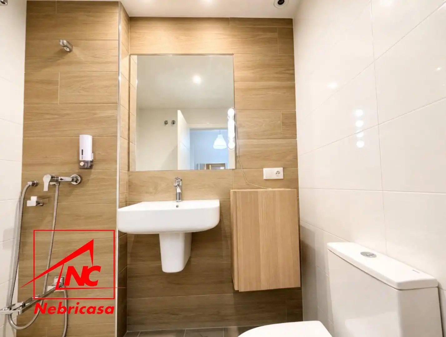 Baño de Piso en venta en Chipiona con Aire acondicionado, Terraza y Trastero